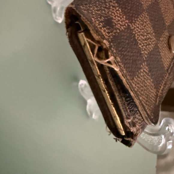 Louis Vuitton Damier Key Holder (REHAB) - Picture 3 of 13